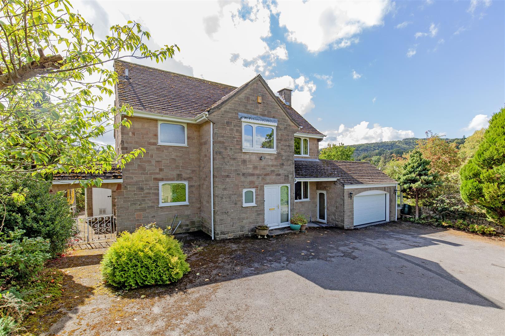Strebor House, 4 St. Helens Croft, Grindleford, Hope Valley, S32 2JG