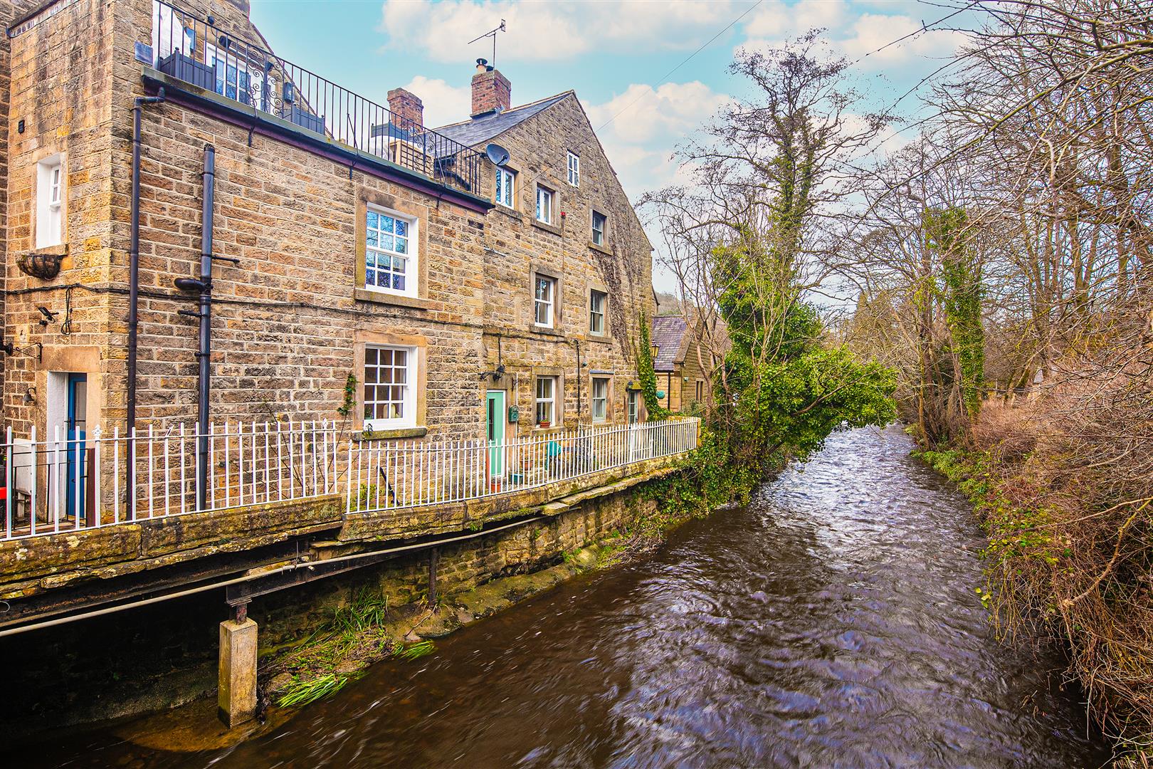1, Brookside Cottage, Nether End, Baslow, Bakewell, DE45 1SR
