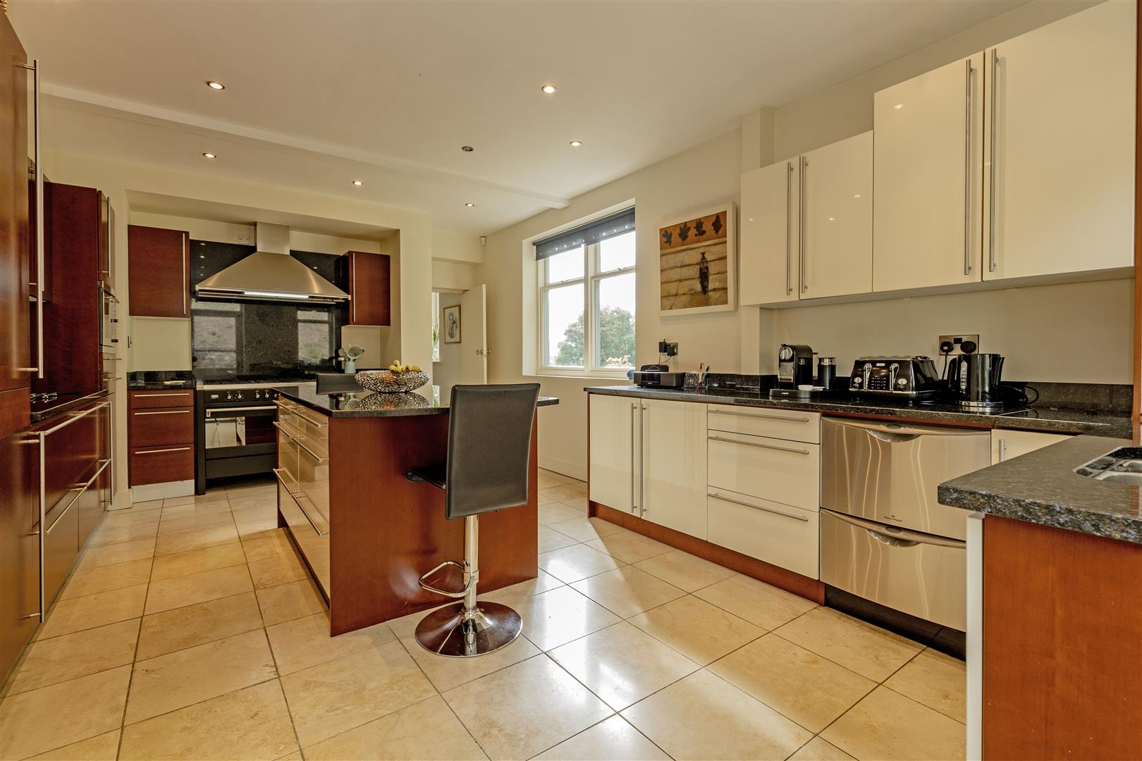 Cotefield, Sheffield Road, Hathersage, Hope Valley, S32 1DA