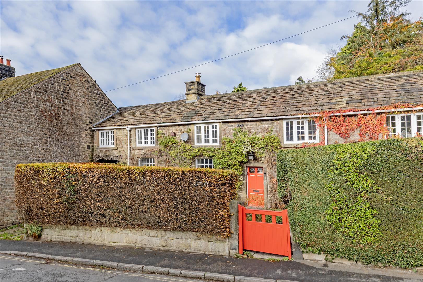 1 Millers Bank, School Lane, Hathersage, S32 1BZ