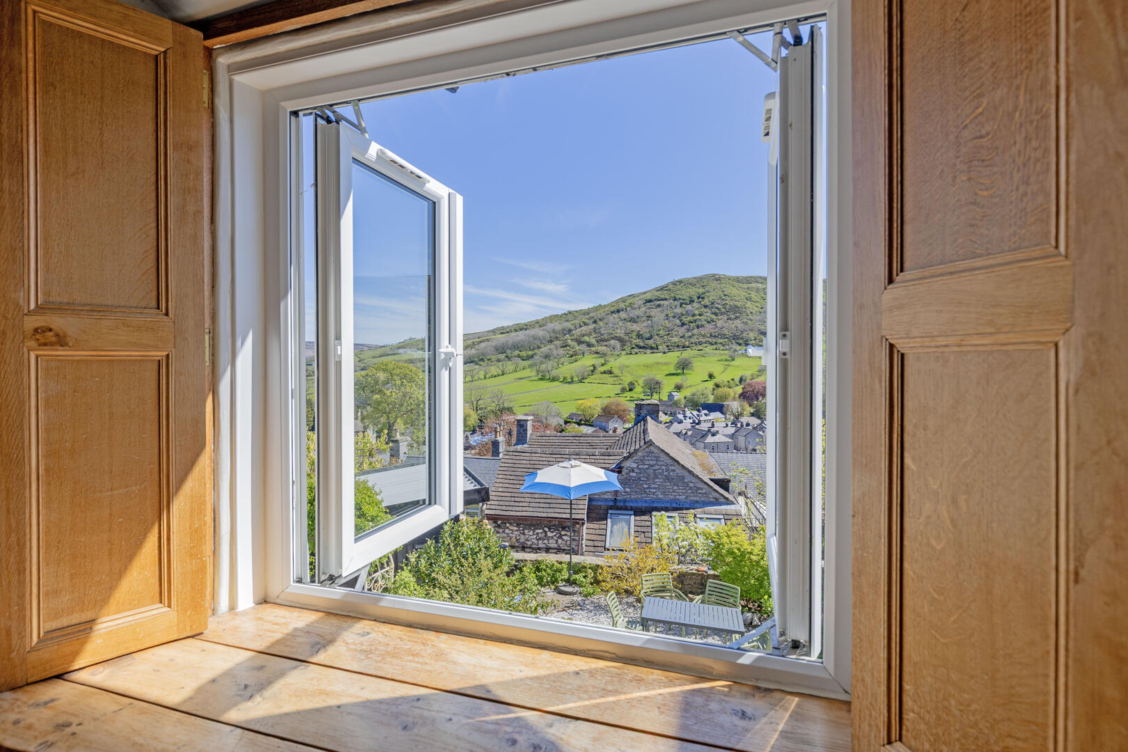 Mountain View, Far Hill, Bradwell, Hope Valley, S33 9HR