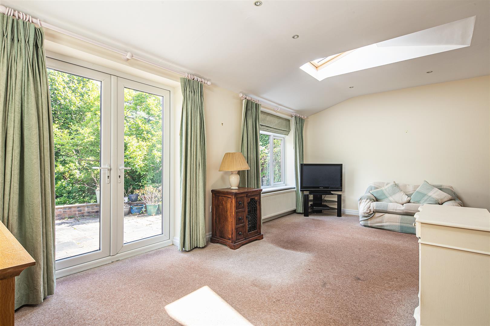 15, Newfield Crescent, Sheffield, S17 3DE