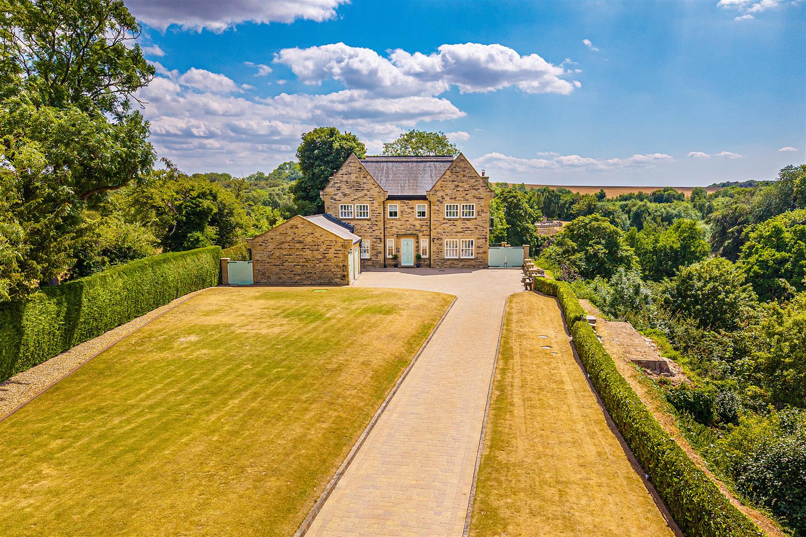 Rock Mount, Lindrick Dale, Lindrick, Nr Sheffield, S81 8BB
