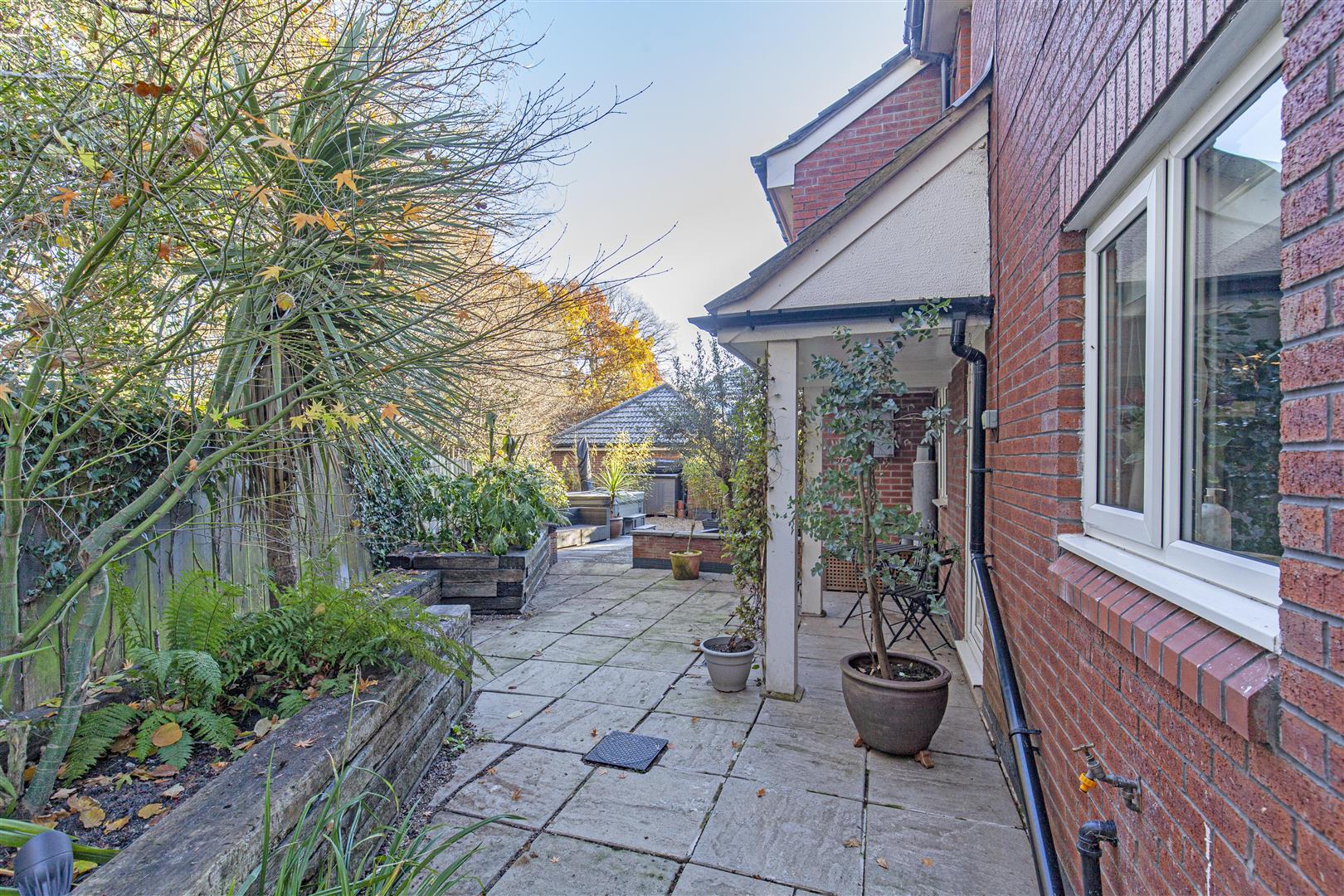 9, Ashfurlong Park, Dore, Sheffield, S17 3LD