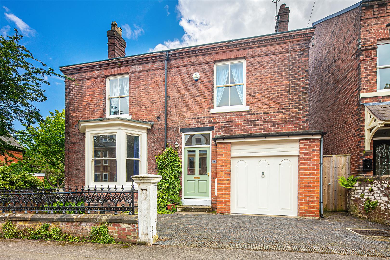 16, Avondale Road, Chesterfield, S40 4TF