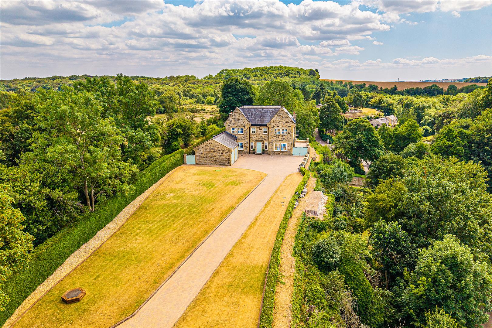 Rock Mount, Lindrick Dale, Lindrick, Nr Sheffield, S81 8BB