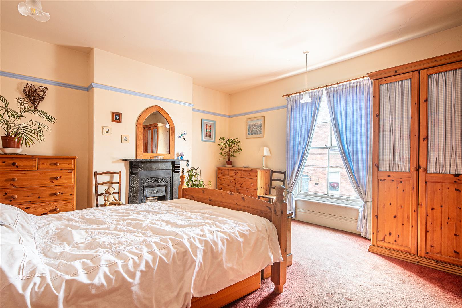 16, Avondale Road, Chesterfield, S40 4TF