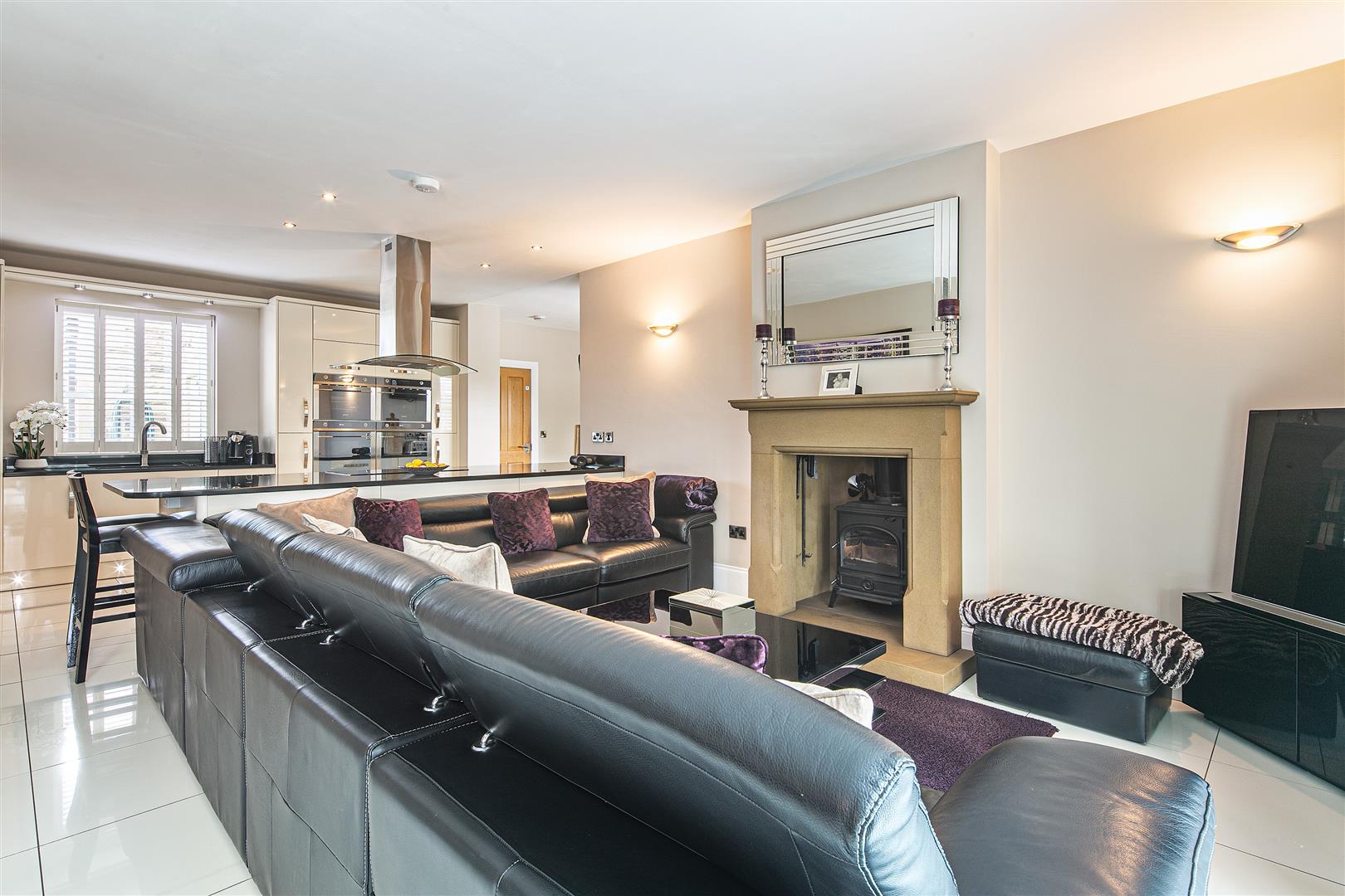 Rock Mount, Lindrick Dale, Lindrick, Nr Sheffield, S81 8BB