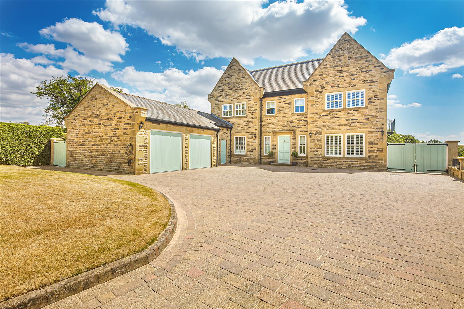 Rock Mount, Lindrick Dale, Lindrick, Nr Sheffield, S81 8BB