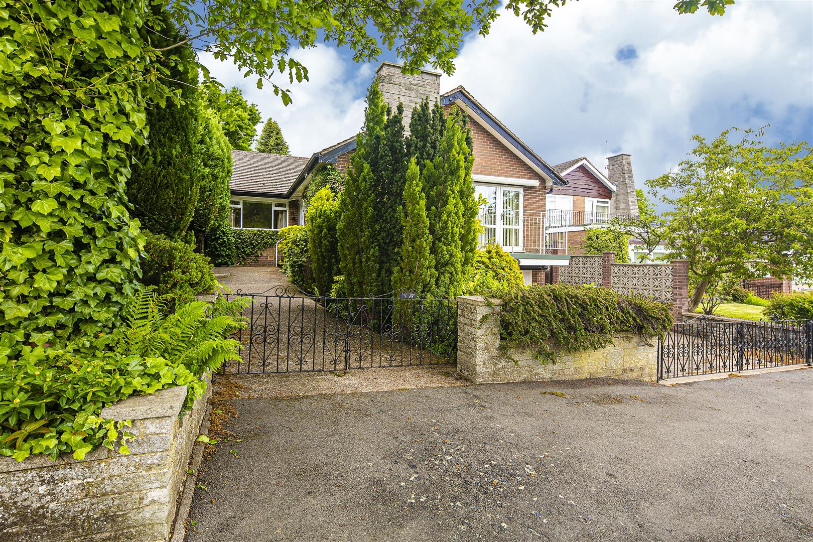 46, Burlington Road, Dore, Sheffield, S17 3NQ