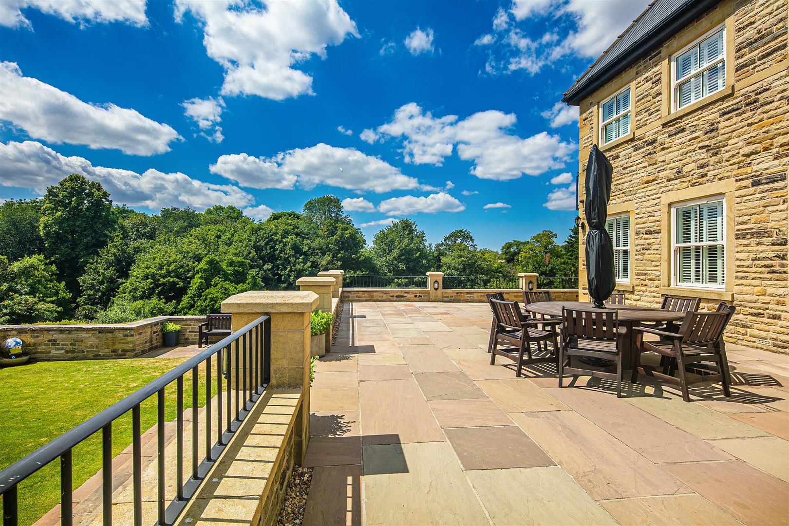 Rock Mount, Lindrick Dale, Lindrick, Nr Sheffield, S81 8BB