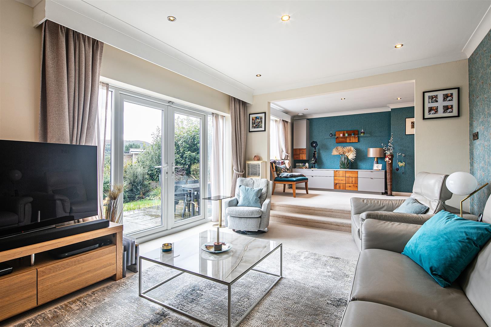 12, Blacka Moor View, Dore, Sheffield, S17 3GZ