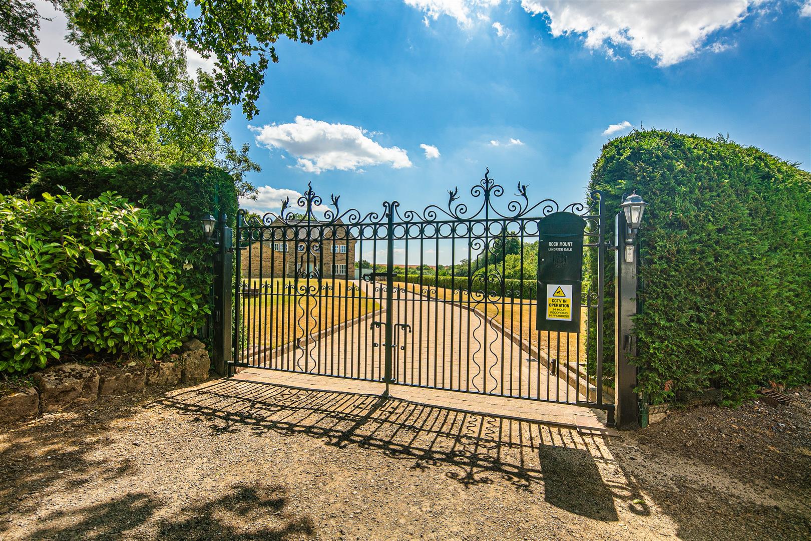 Rock Mount, Lindrick Dale, Lindrick, Nr Sheffield, S81 8BB