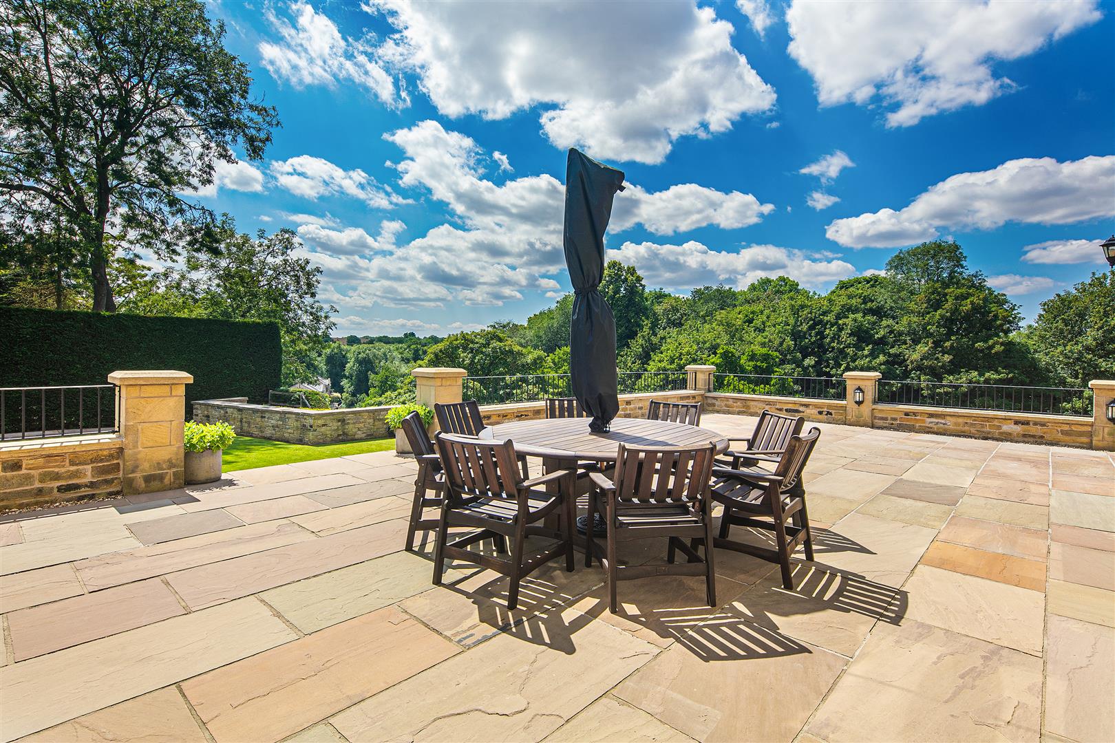 Rock Mount, Lindrick Dale, Lindrick, Nr Sheffield, S81 8BB