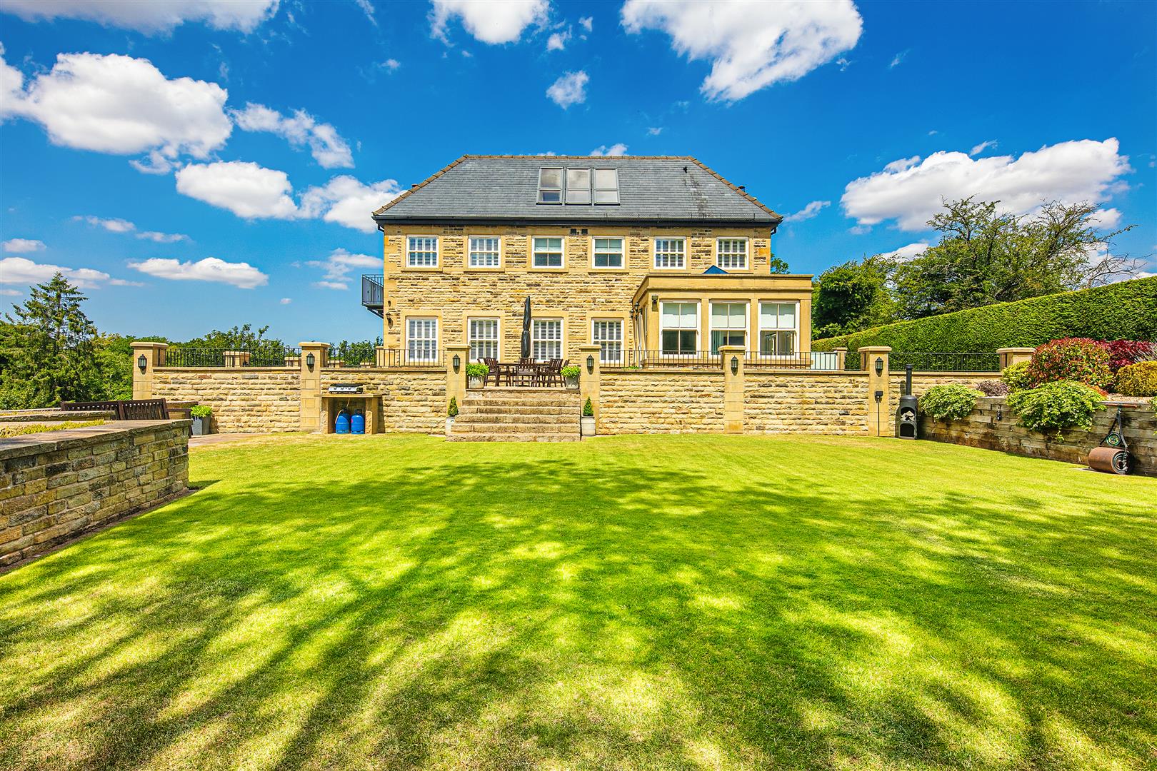 Rock Mount, Lindrick Dale, Lindrick, Nr Sheffield, S81 8BB