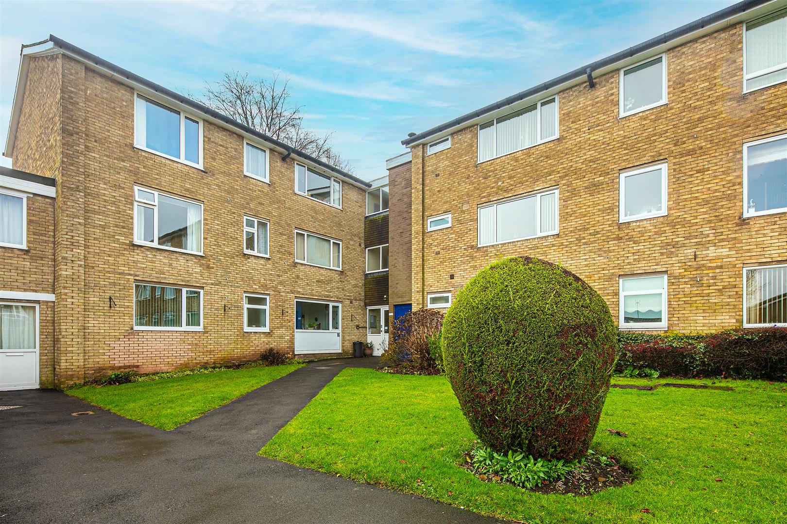 19 Rushleigh Court, Dore Road, Dore, Sheffield, S17 3HB
