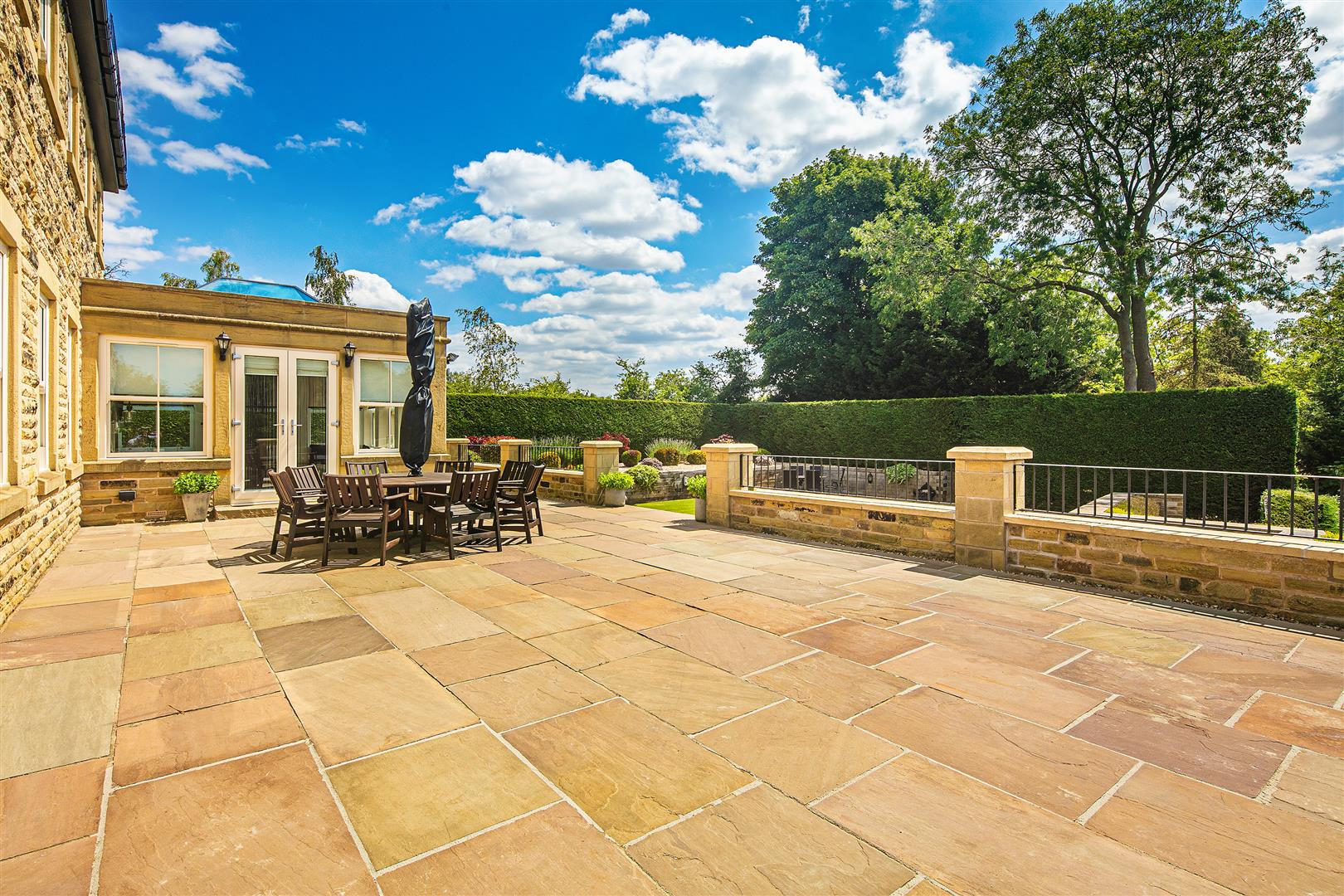Rock Mount, Lindrick Dale, Lindrick, Nr Sheffield, S81 8BB