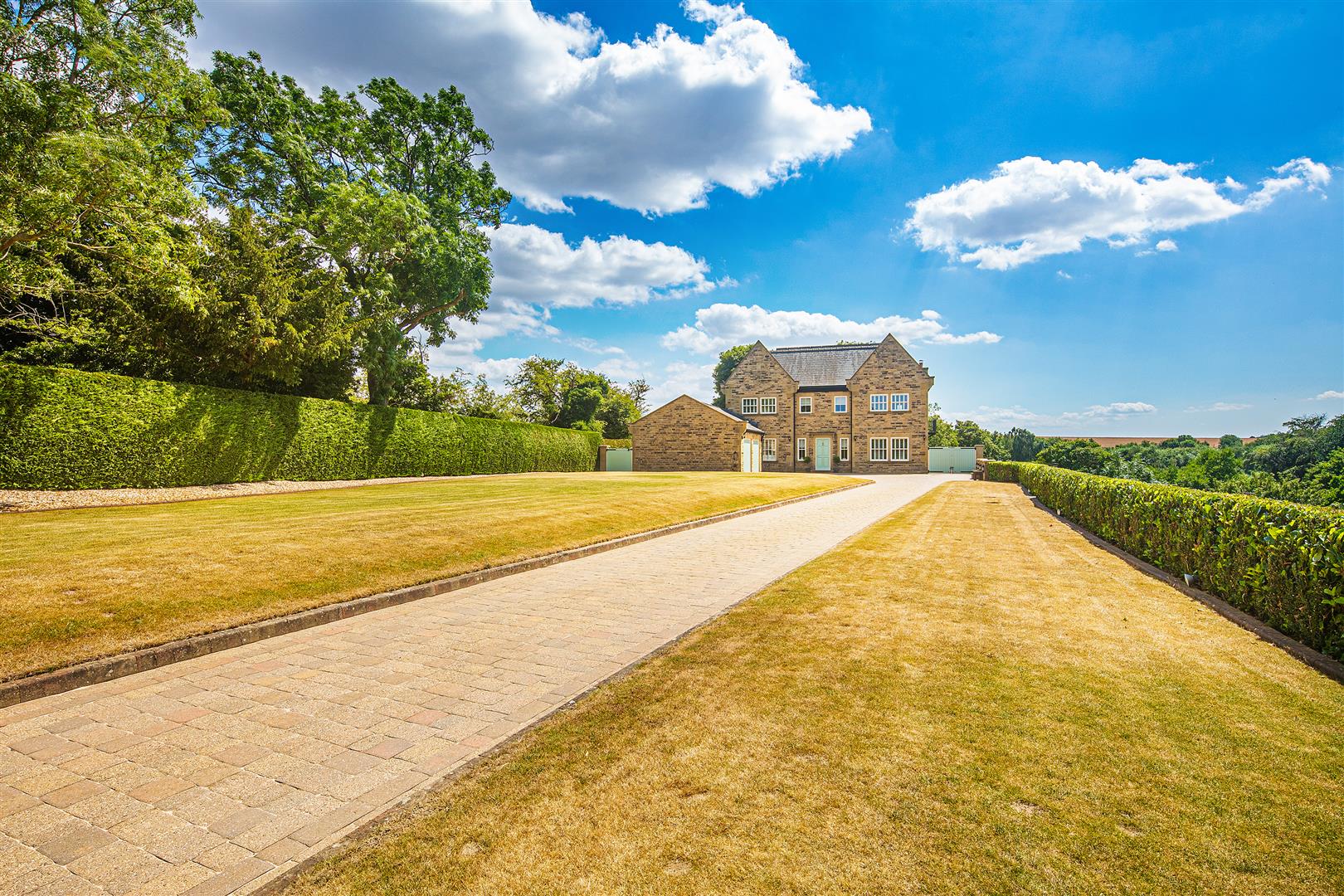 Rock Mount, Lindrick Dale, Lindrick, Nr Sheffield, S81 8BB