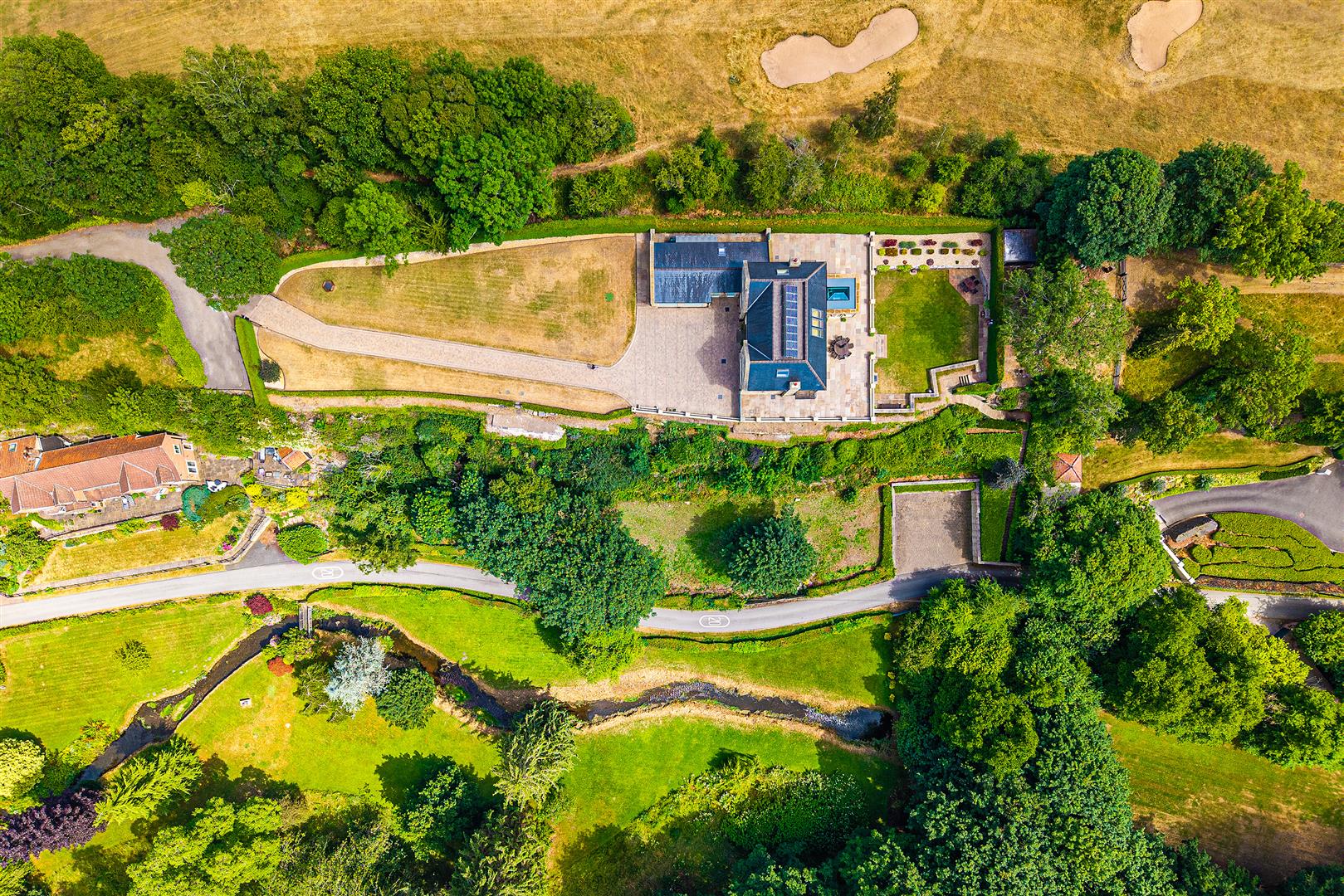 Rock Mount, Lindrick Dale, Lindrick, Nr Sheffield, S81 8BB