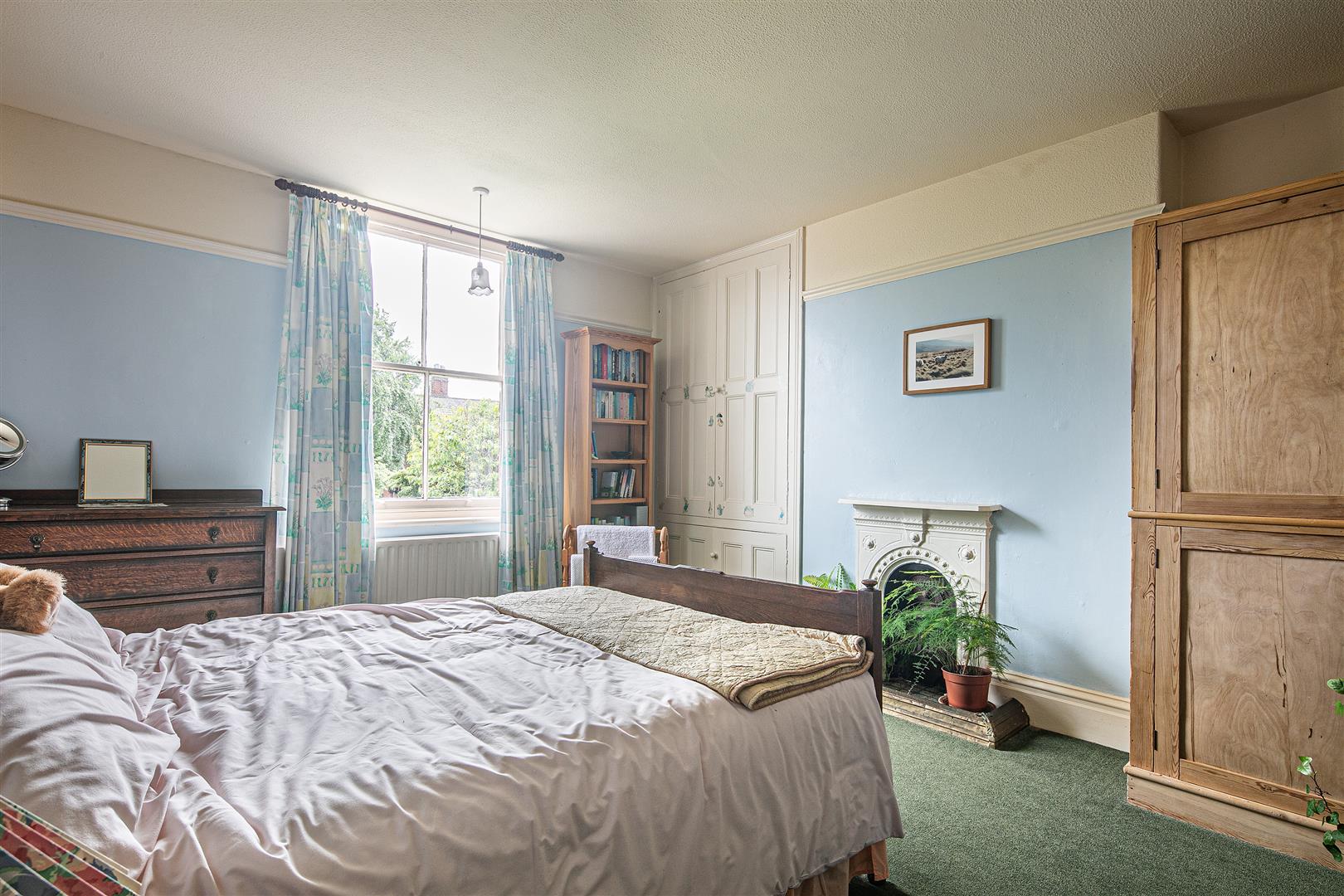 16, Avondale Road, Chesterfield, S40 4TF