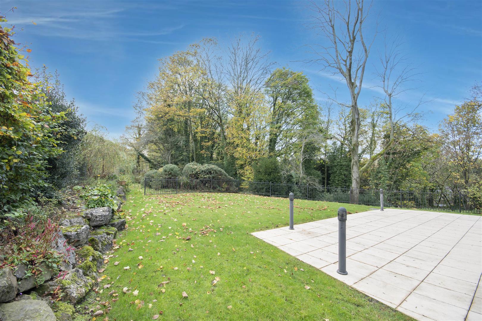 26 Twentywell Lane, Dore, Sheffield, S17 4QD