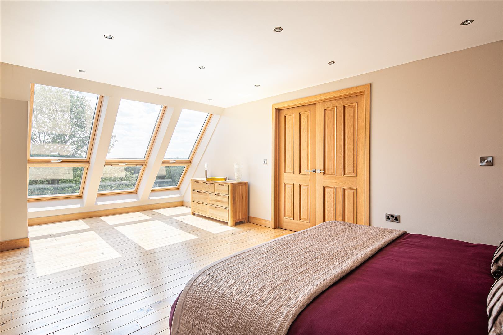 Rock Mount, Lindrick Dale, Lindrick, Nr Sheffield, S81 8BB