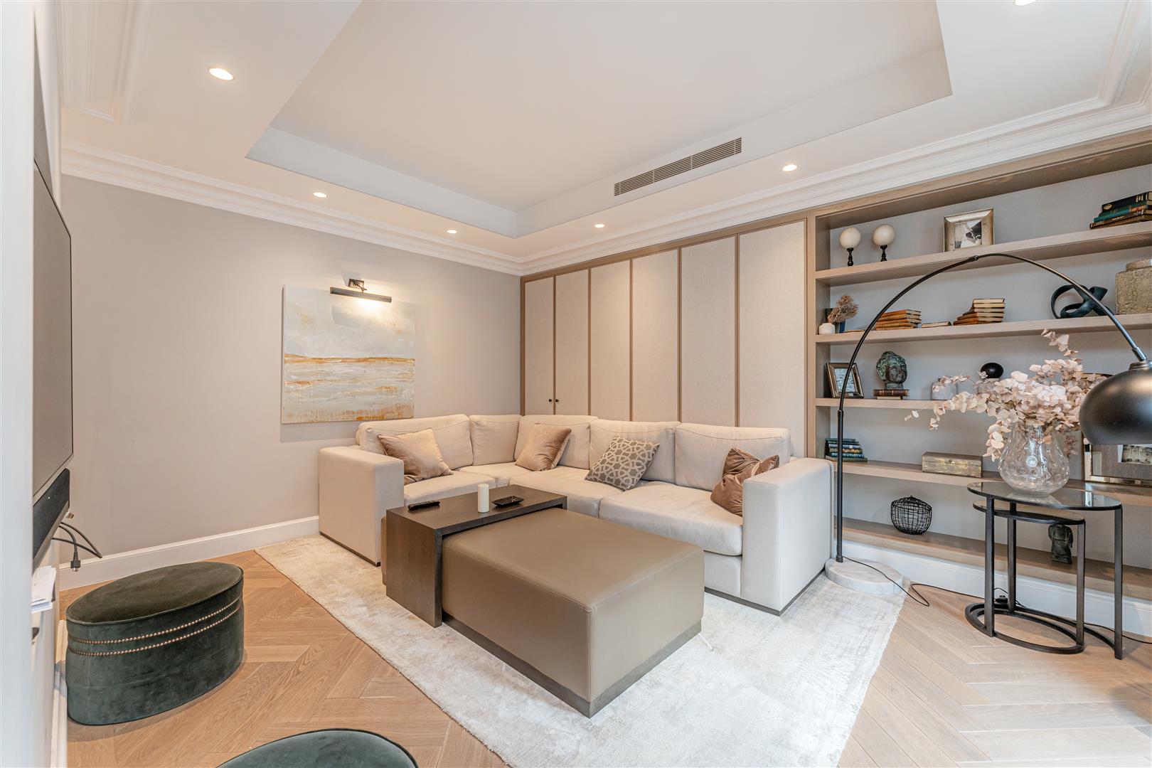 Cumberland Mansions, George Street, Marylebone W1H