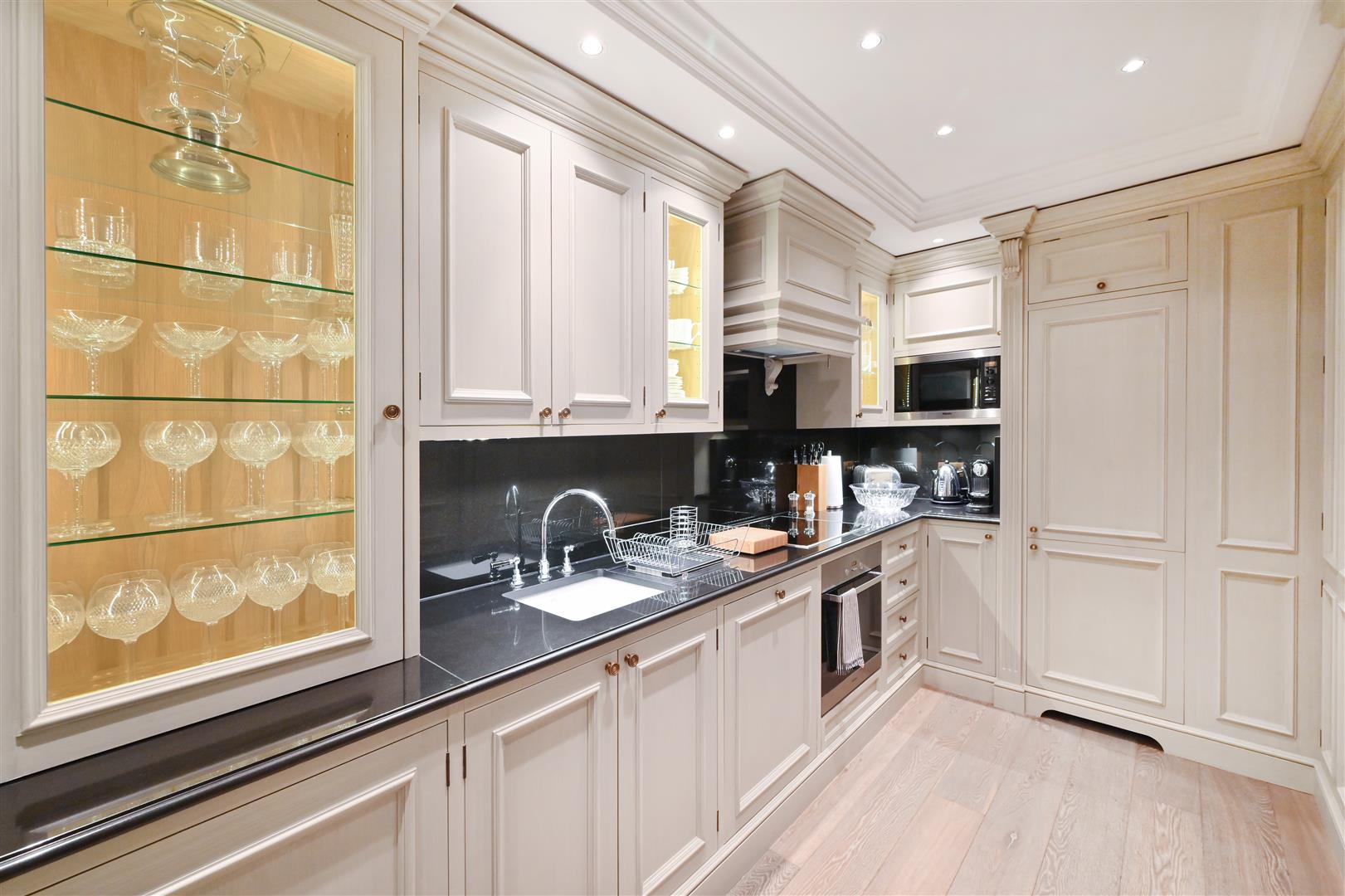 Sloane Court West, Chelsea, SW3