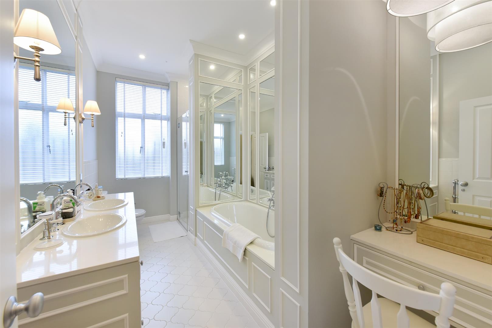 Montagu Mansions, Marylebone W1U