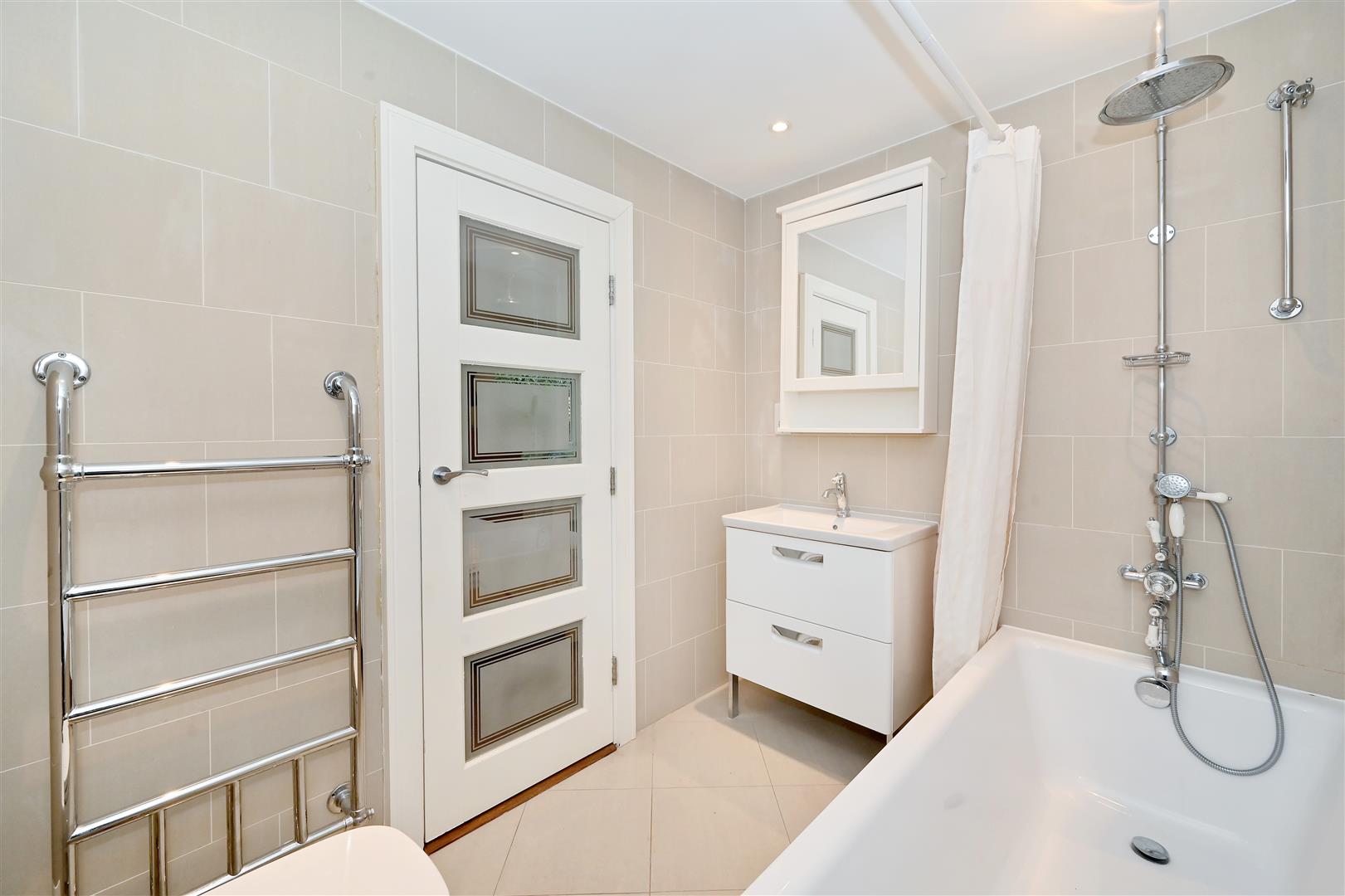 Abinger Mews, Maida Vale, London W9