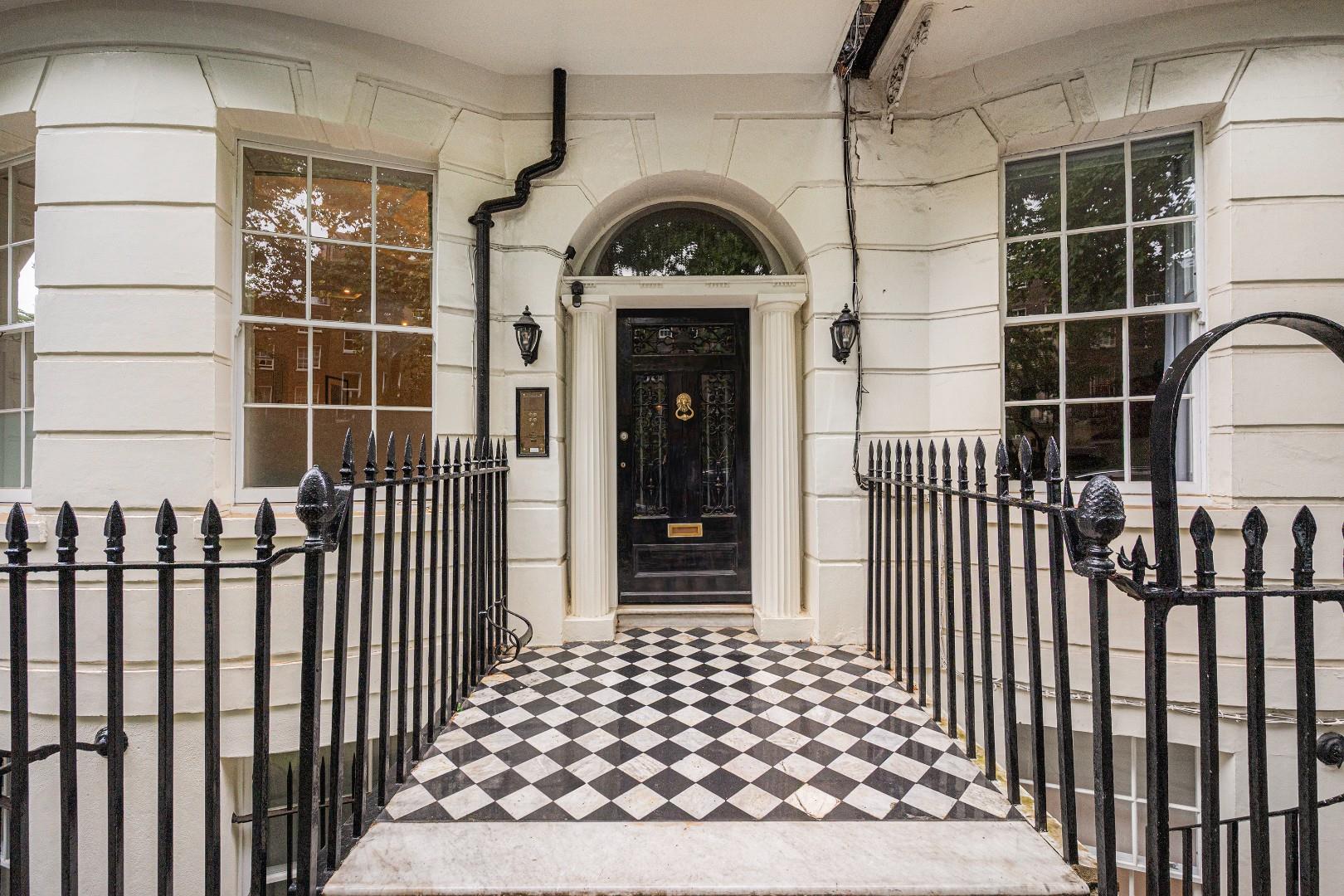 Amazing Raised Ground Floor – Montagu Square, Marylebone W1H