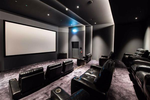 Garrett Mansions, Westend Gate, W2