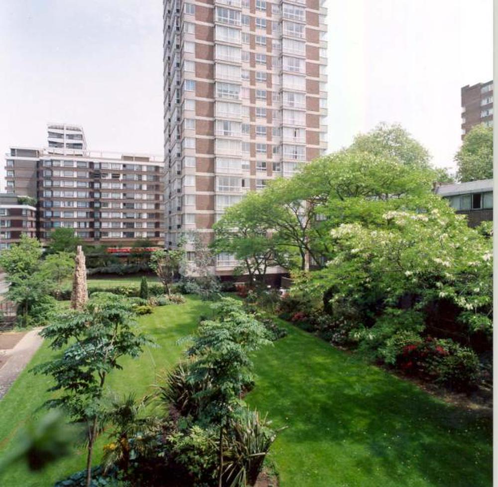 UNMODERNISED FLAT Quadrangle Tower, Cambridge Square, Hyde Park Estate W2