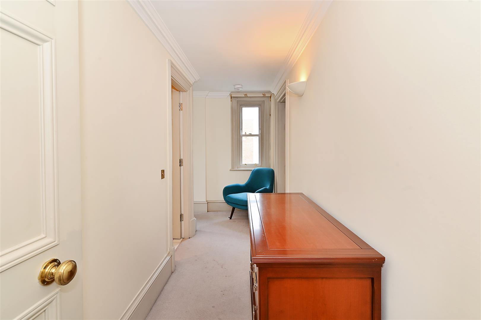 Large Lateral Flat – Eaton Square, Belgravia SW1W