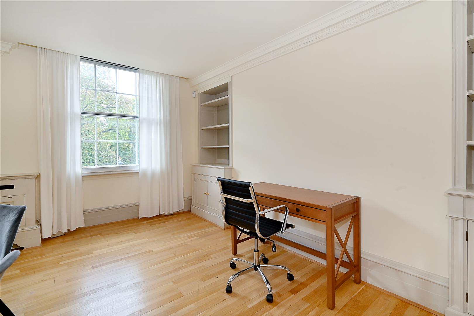 Large Lateral Flat – Eaton Square, Belgravia SW1W