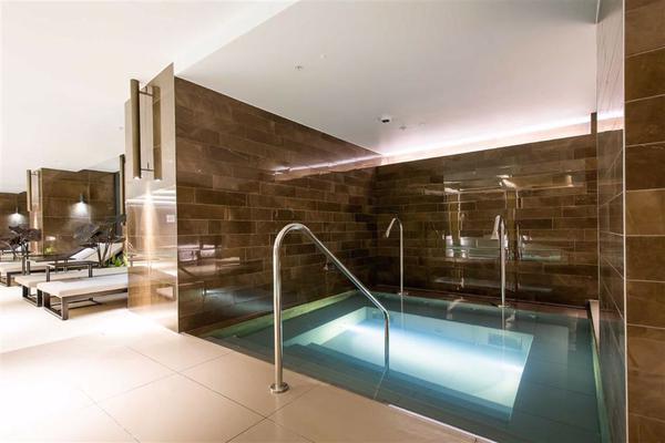 Garrett Mansions, Westend Gate, W2