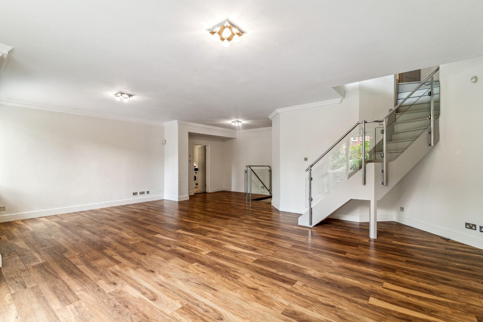 Flat With Swimming Pool – Avenue Road, London NW8