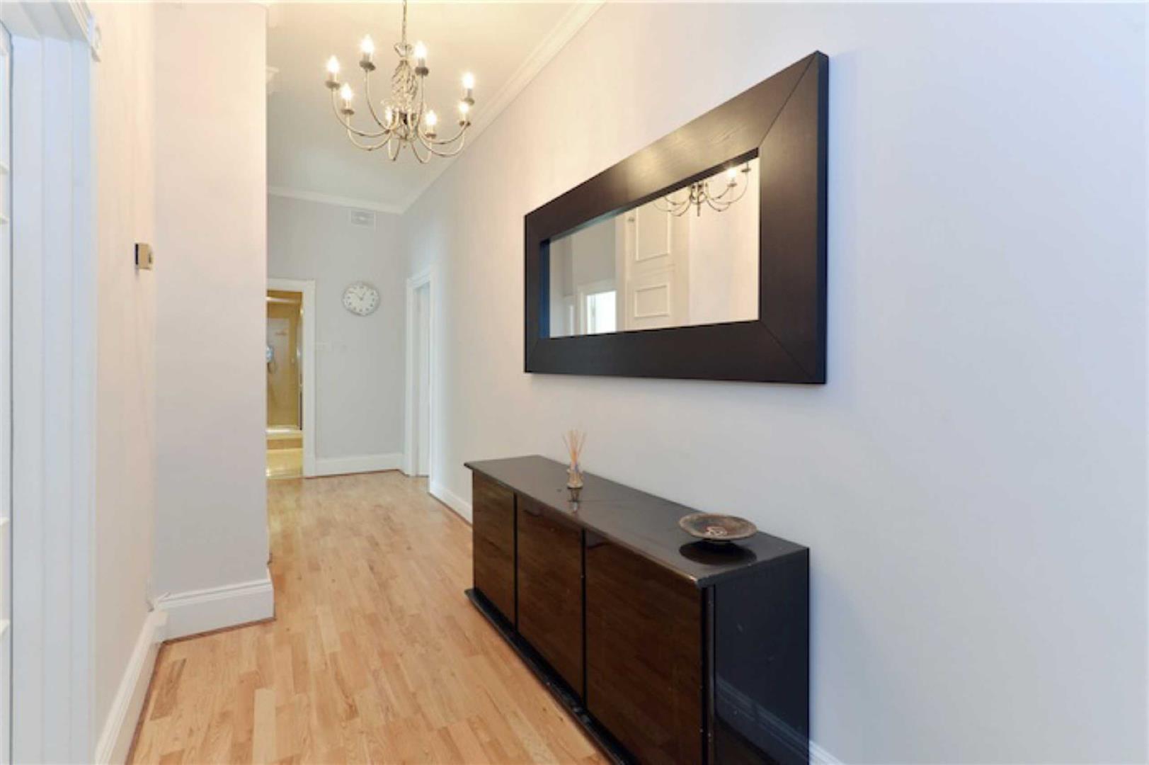 Montagu Mansions, Marylebone W1U