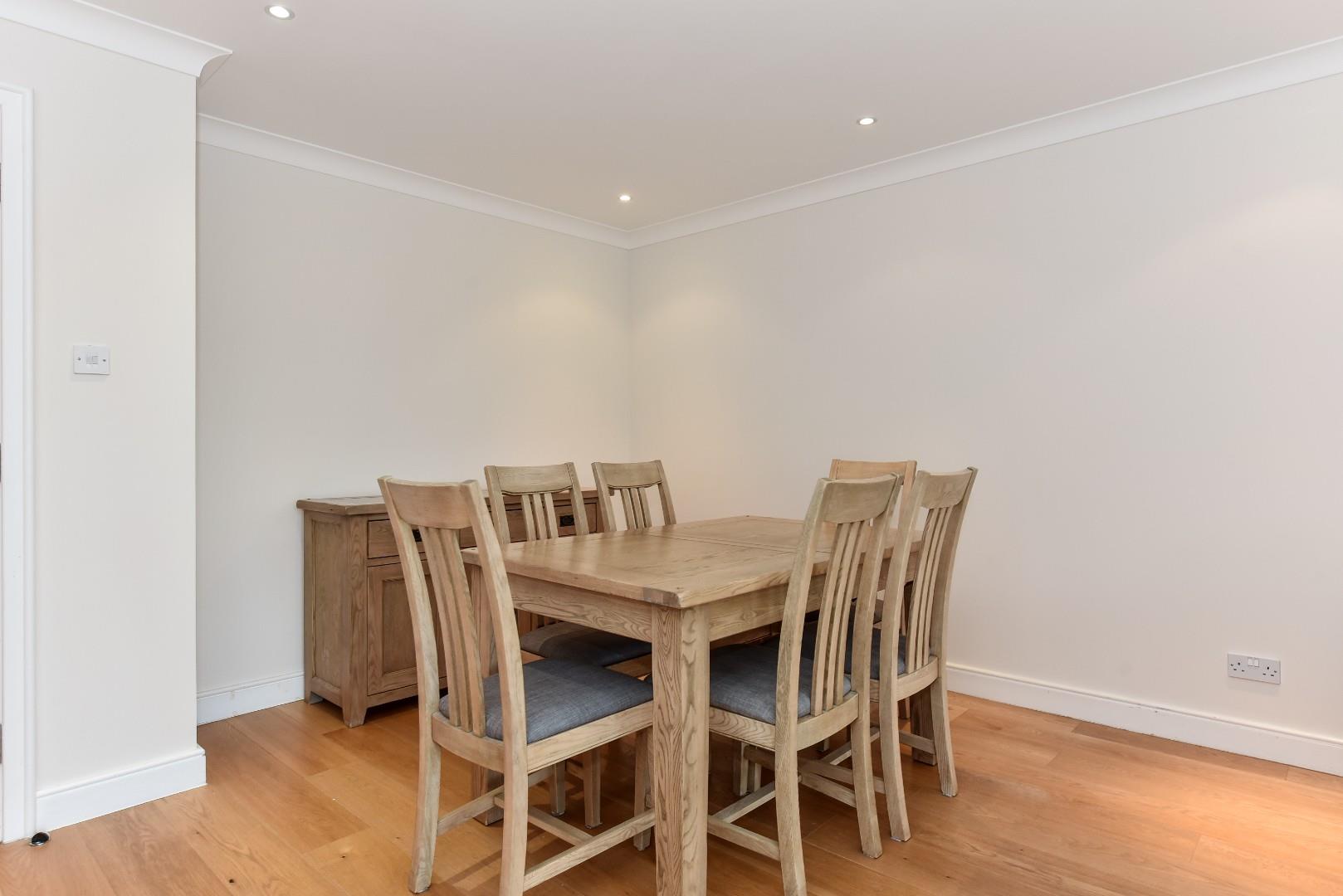 Views Over The Thames – King Henrys Reach, Hammersmith, W6