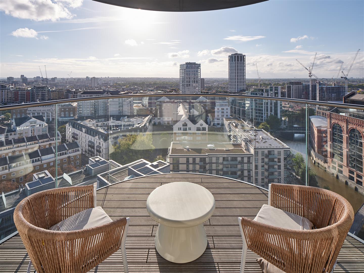 Luxury New Apartment At Tower West, Chelsea Waterfront SW10