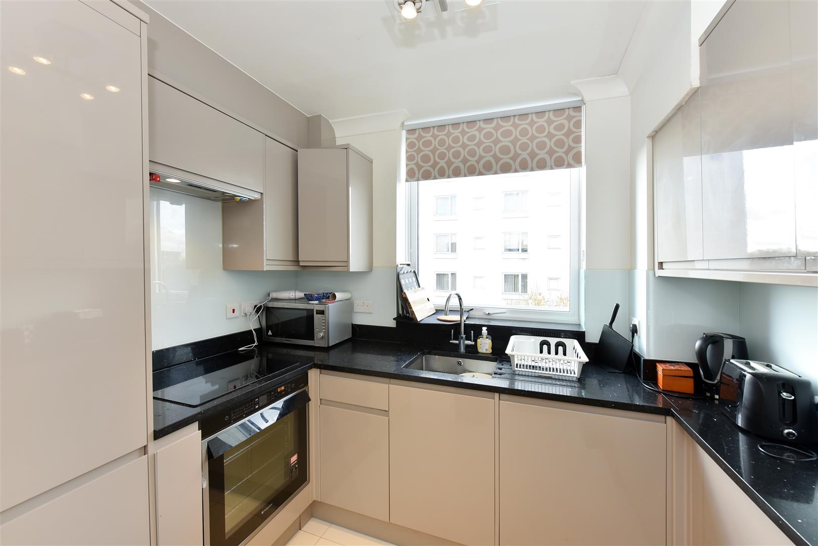 Stunning Views Over The Park – Hyde Park Towers, London, W2
