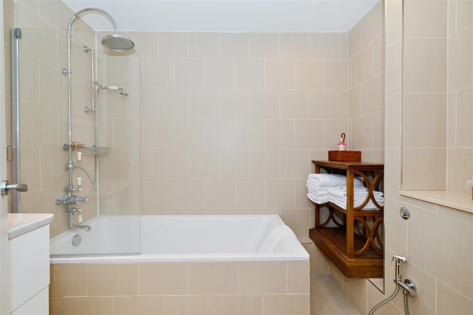 Abinger Mews, Maida Vale, London W9