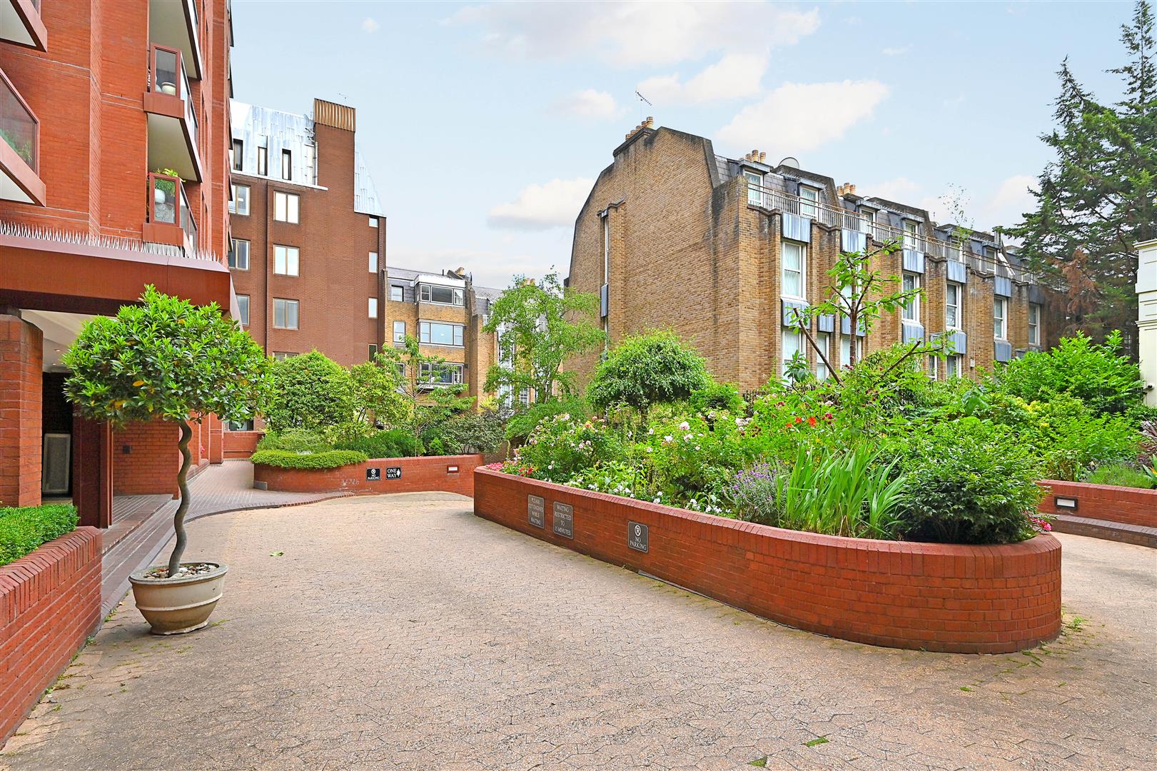 South Lodge, Knightsbridge, London SW7