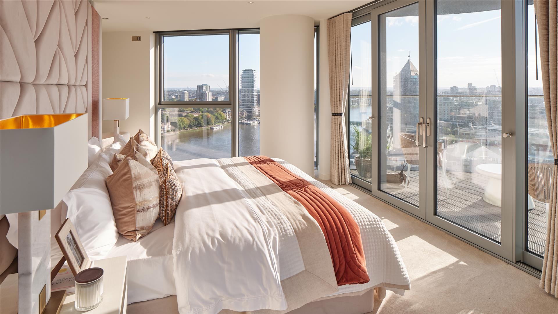 Luxury New Apartment At Tower West, Chelsea Waterfront SW10