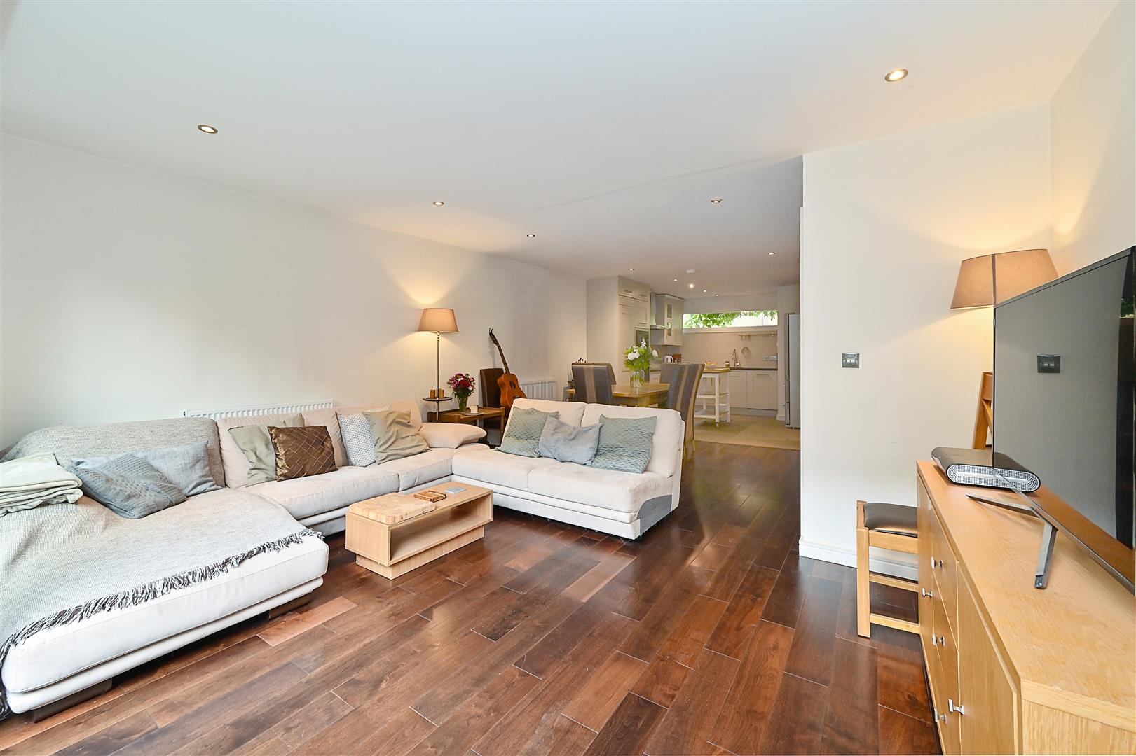 Abinger Mews, Maida Vale, London W9