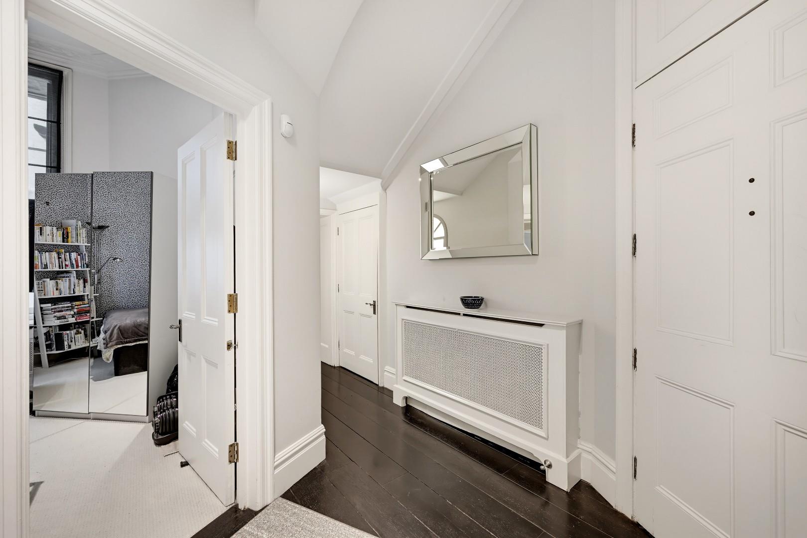 Amazing Raised Ground Floor – Montagu Square, Marylebone W1H