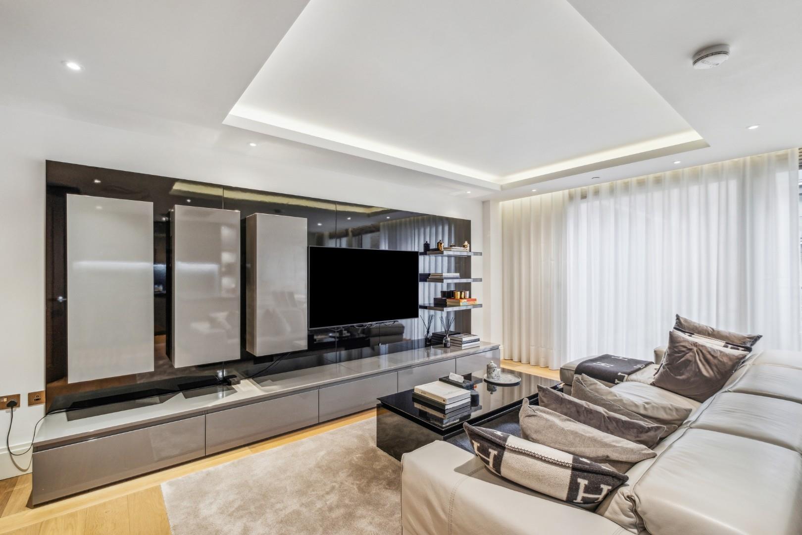 Savoy House, 190 Strand, London WC2