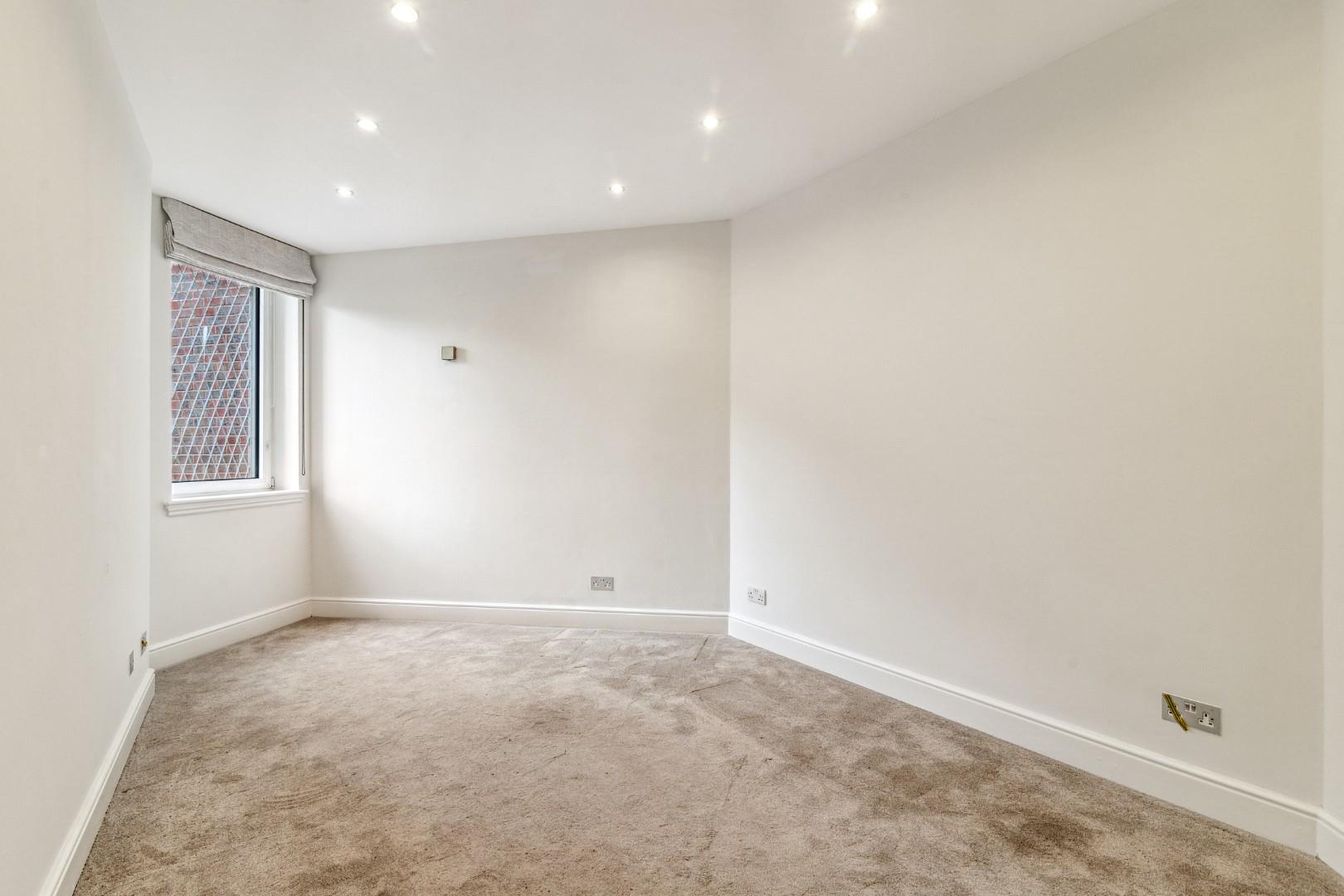 Flat With Swimming Pool – Avenue Road, London NW8