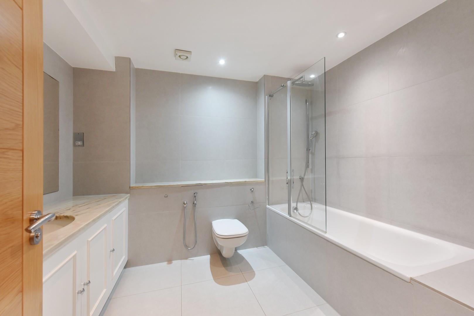 Views Over The Thames – King Henrys Reach, Hammersmith, W6