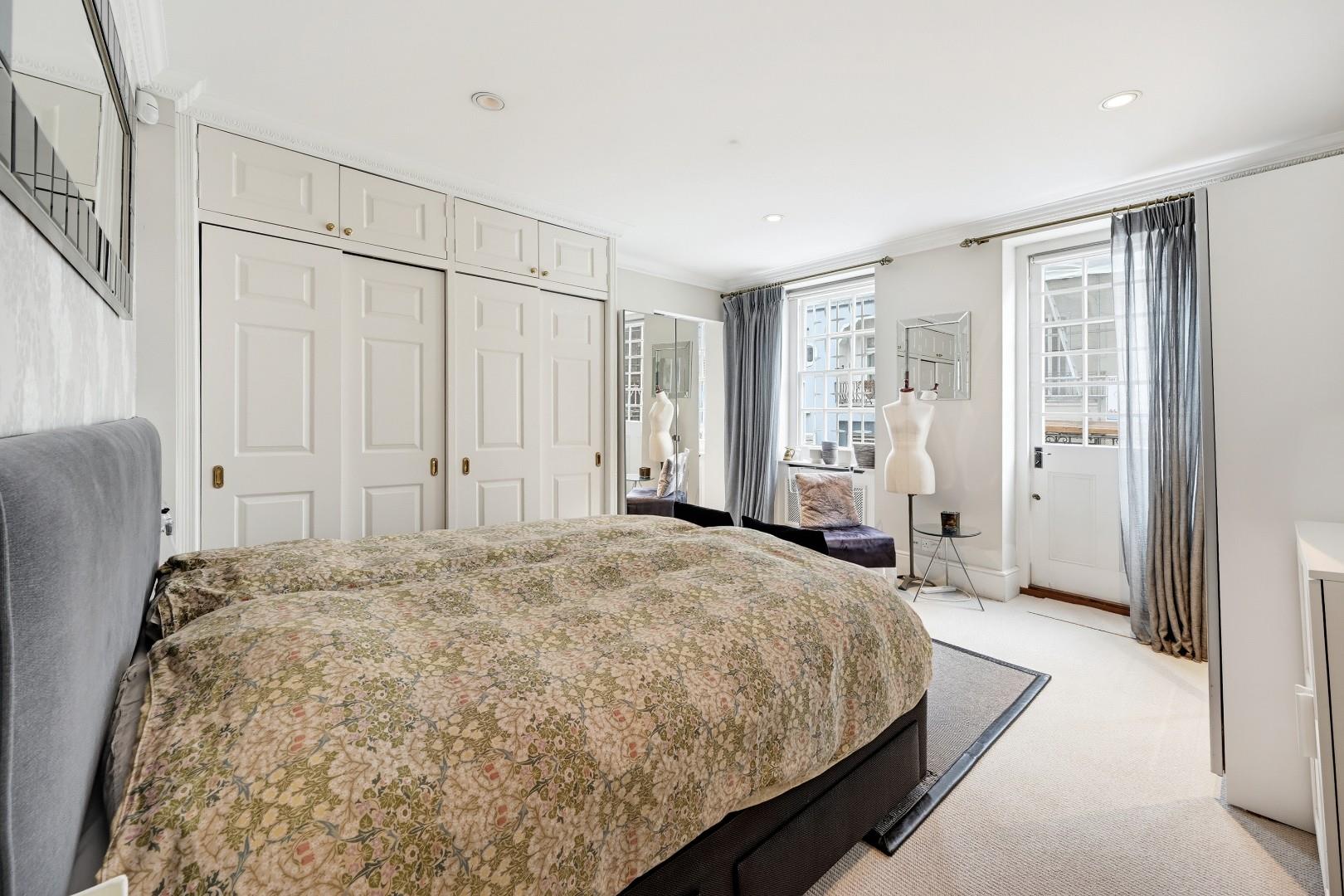 Amazing Raised Ground Floor – Montagu Square, Marylebone W1H